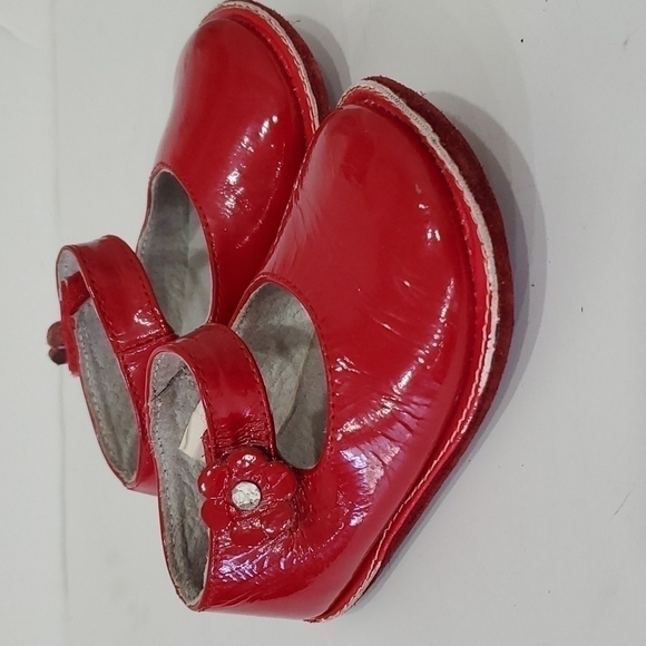 Red leather Mary Jane's with flower details and Velcro closure - Picture 4 of 6